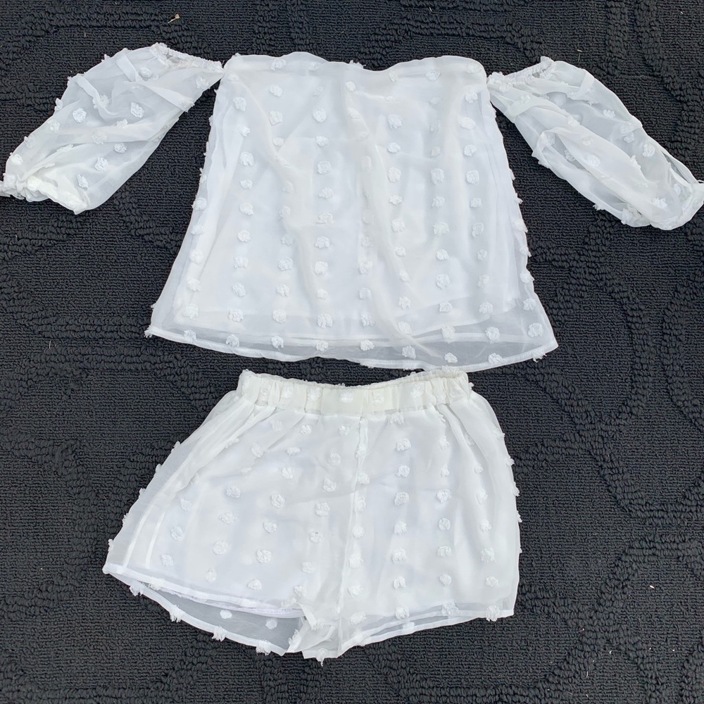 Adorable two piece top & short set, NEVER WORN!
